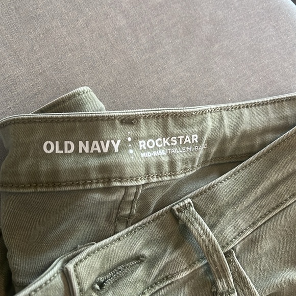 Old navy rockstar mid rise jeans - Picture 2 of 7